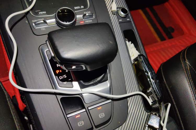 Used Audi Q5L 2018 45 TFSI Prestige Fashion Edition China V Emission Standard Gear Lever