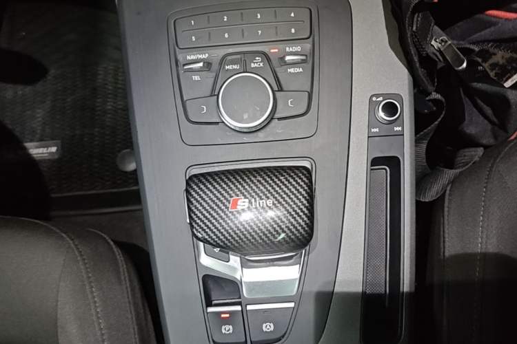 Used Audi Q5L 2018 40 TFSI Prestige Edition China V Gear Lever