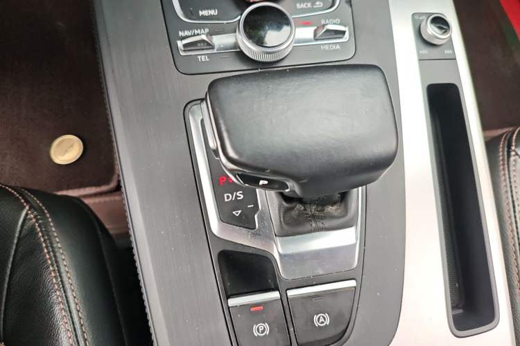 Used Audi Q5L 2018 40 TFSI Prestige Fashion Edition China VI Gear Lever
