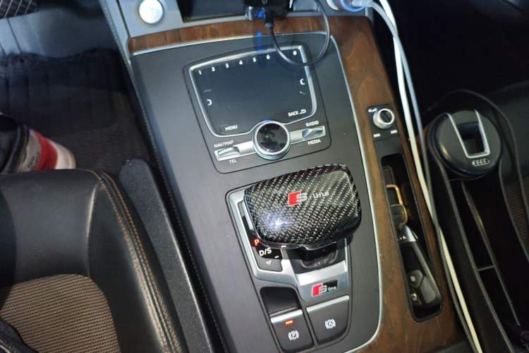 Used Audi Q5L 2018 40 TFSI Prestige Fashion Edition China VI Gear Lever