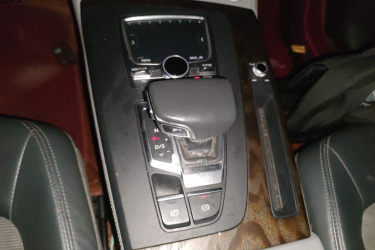 Used Audi Q5L 2018 40 TFSI Prestige Fashion Edition China V Gear Lever