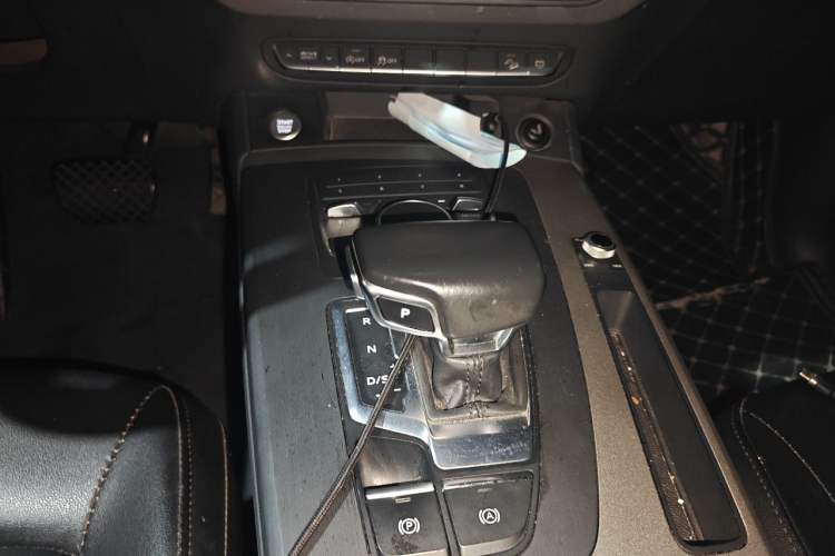 Used Audi Q5L 2018 40 TFSI Prestige Edition China V Gear Lever