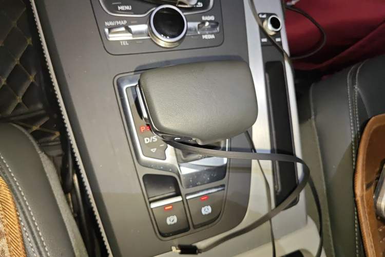 Used Audi Q5L 2018 40 TFSI Prestige Fashion Edition China VI Gear Lever