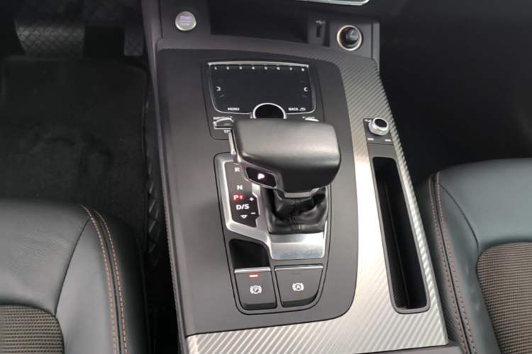 Used Audi Q5L 2018 45 TFSI Prestige Fashion Edition China VI Emission Standard Gear Lever