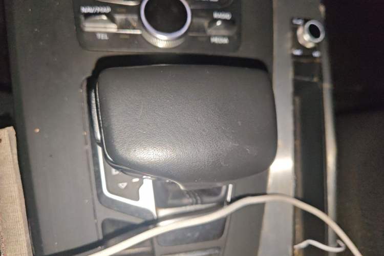 Used Audi Q5L 2018 40 TFSI Prestige Fashion Edition China VI Gear Lever