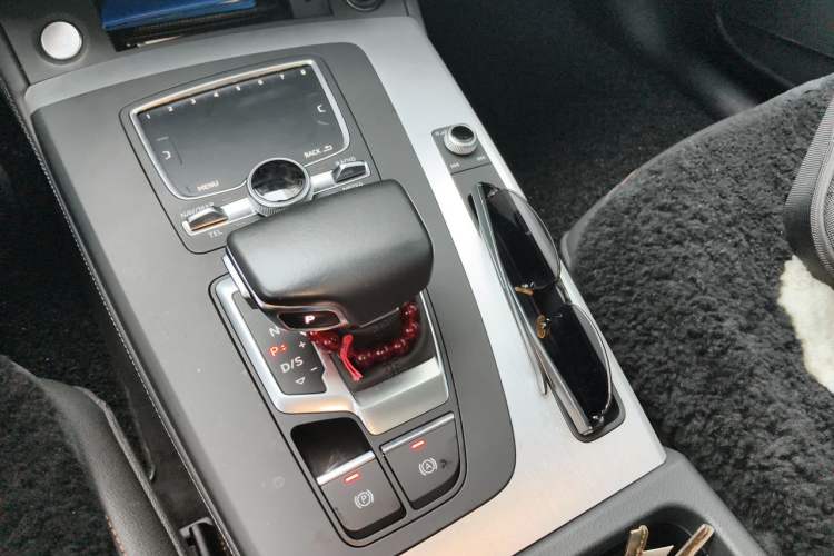 Used Audi Q5L 2018 40 TFSI Prestige Fashion Edition China VI Gear Lever