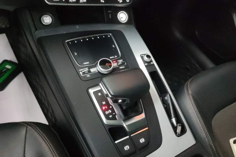 Used Audi Q5L 2018 40 TFSI Prestige Fashion Edition China VI Gear Lever