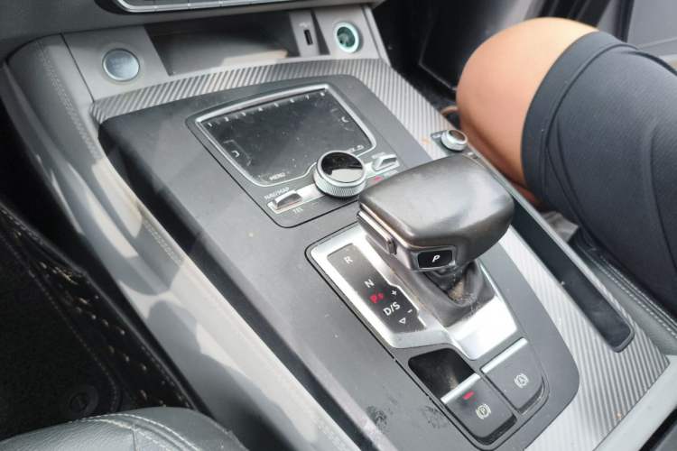 Used Audi Q5L 2018 45 TFSI Prestige Fashion Edition China VI Emission Standard Gear Lever