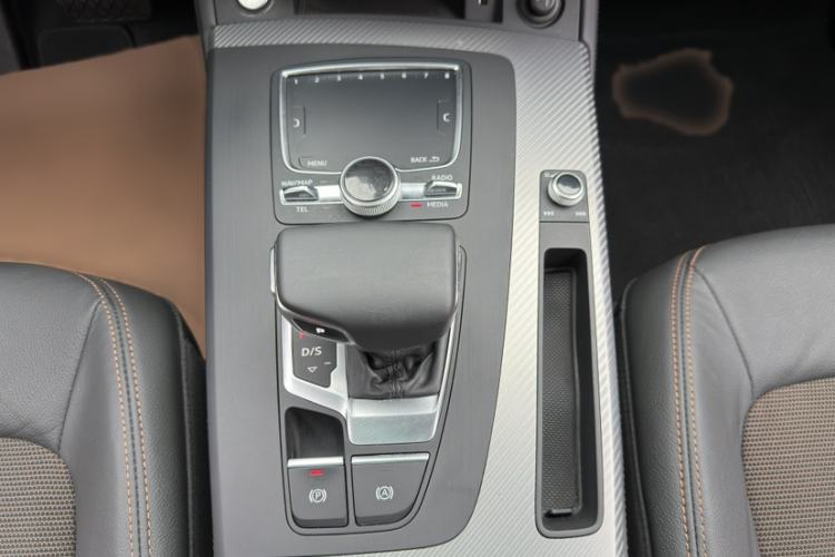 Used Audi Q5L 2018 45 TFSI Prestige Fashion Edition China VI Emission Standard Gear Lever