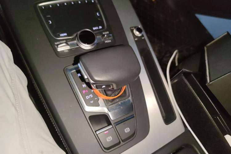Used Audi Q5L 2018 40 TFSI Prestige Fashion Edition China VI Gear Lever