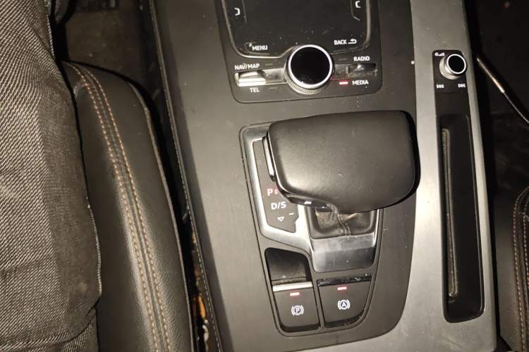 Used Audi Q5L 2018 40 TFSI Prestige Fashion Edition China V Gear Lever