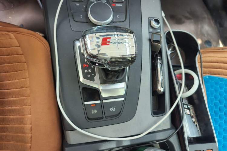 Used Audi Q5L 2018 40 TFSI Prestige Edition China VI Emission Standard Gear Lever