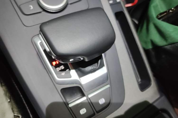 Used Audi Q5L 2018 40 TFSI Prestige Edition China V Gear Lever
