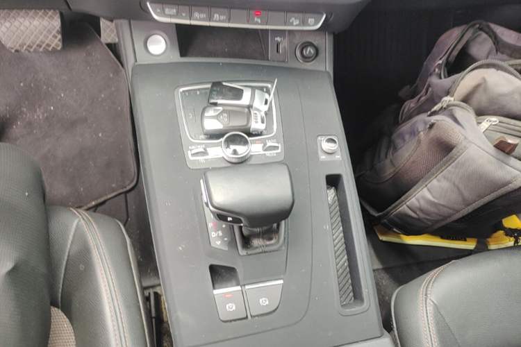 Used Audi Q5L 2018 40 TFSI Prestige Fashion Edition China V Gear Lever