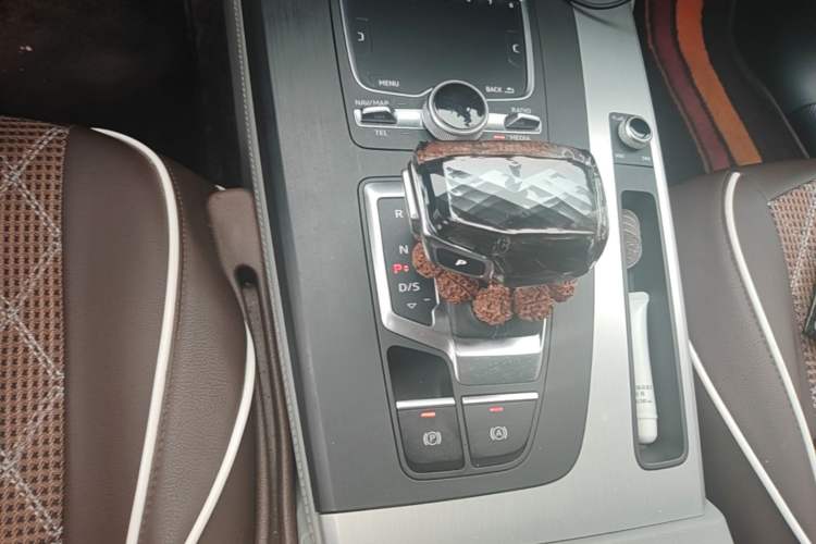 Used Audi Q5L 2018 40 TFSI Prestige Fashion Edition China VI Gear Lever