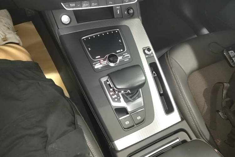 Used Audi Q5L 2018 45 TFSI Prestige Fashion Edition China VI Emission Standard Gear Lever