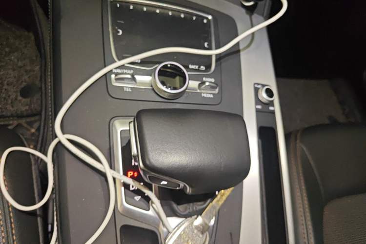 Used Audi Q5L 2018 40 TFSI Prestige Fashion Edition China VI Gear Lever