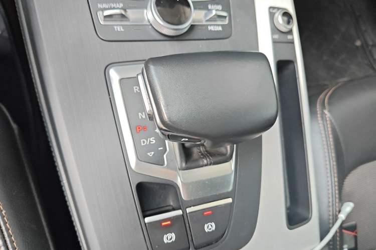 Used Audi Q5L 2018 40 TFSI Prestige Fashion Edition China V Gear Lever