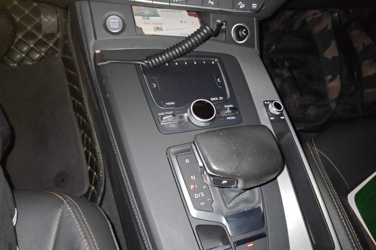 Used Audi Q5L 2018 40 TFSI Prestige Fashion Edition China VI Gear Lever