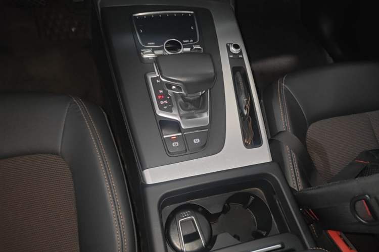 Used Audi Q5L 2018 40 TFSI Prestige Fashion Edition China VI Gear Lever
