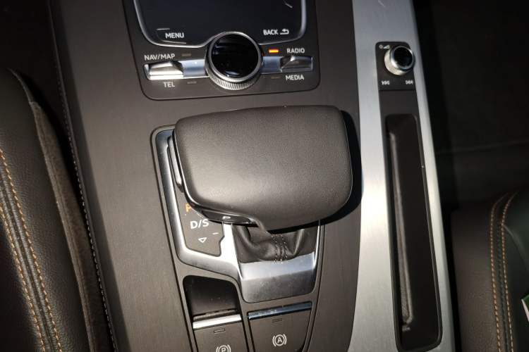 Used Audi Q5L 2018 40 TFSI Prestige Fashion Edition China V Gear Lever