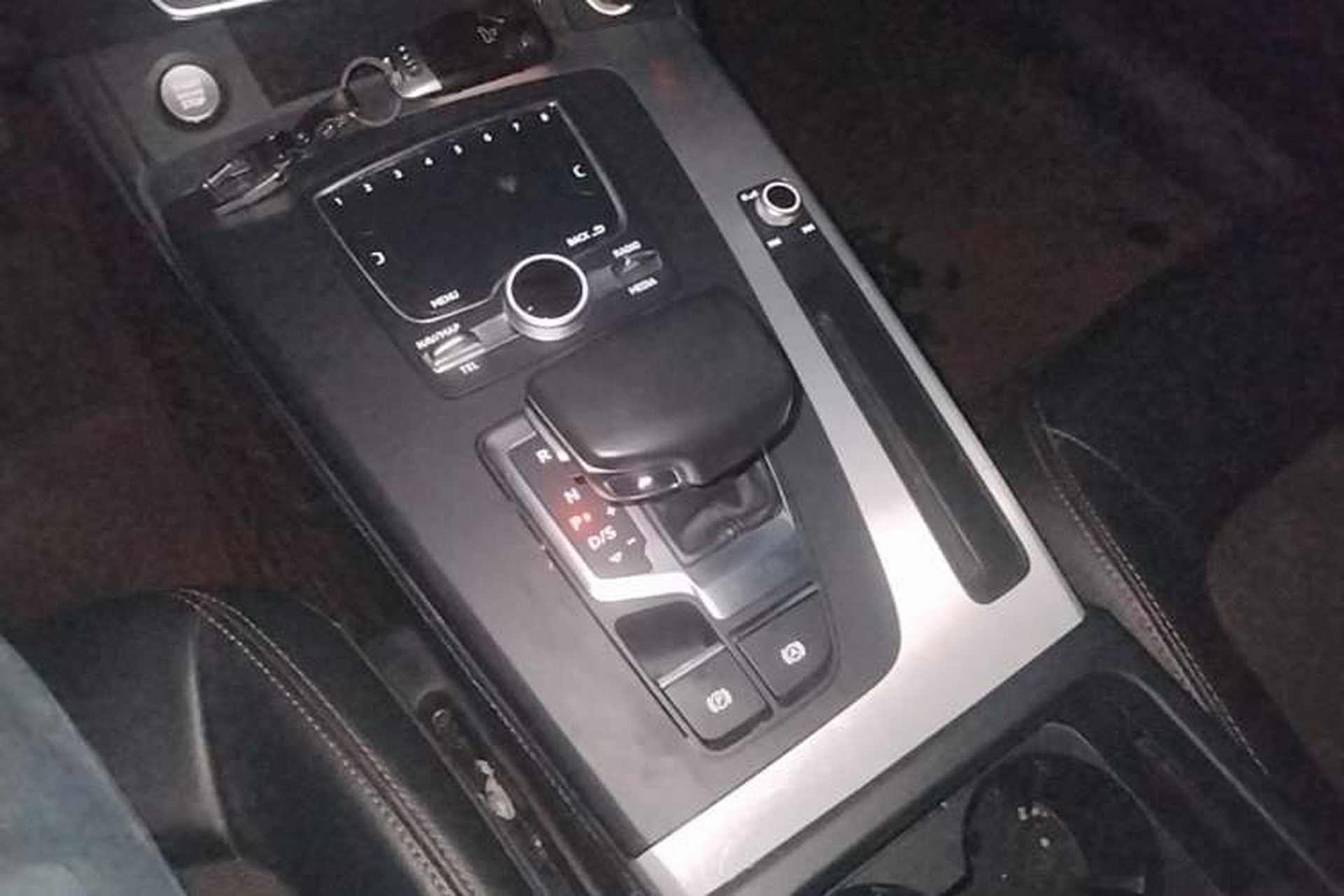 Used Audi Q5L 2018 40 TFSI Prestige Fashion Edition China VI Gear Lever