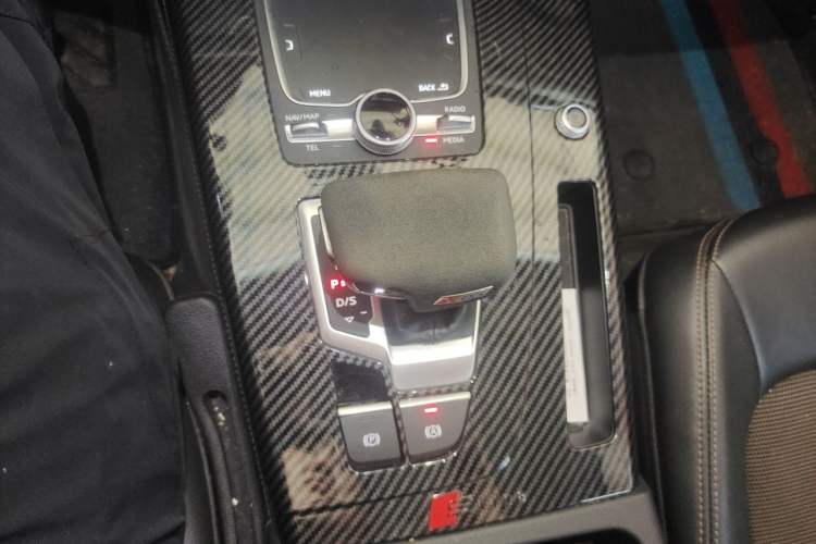 Used Audi Q5L 2018 40 TFSI Prestige Fashion Edition China VI Gear Lever