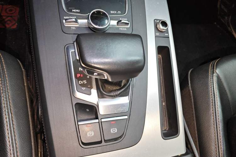Used Audi Q5L 2018 40 TFSI Prestige Fashion Edition China V Gear Lever