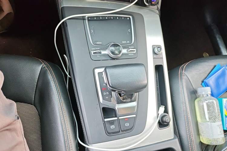 Used Audi Q5L 2018 40 TFSI Prestige Fashion Edition China VI Gear Lever
