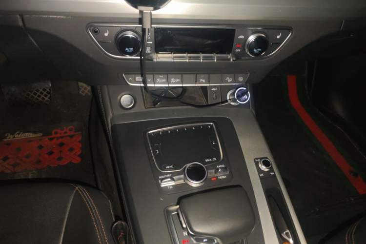 Used Audi Q5L 2018 40 TFSI Prestige Fashion Edition China VI Gear Lever