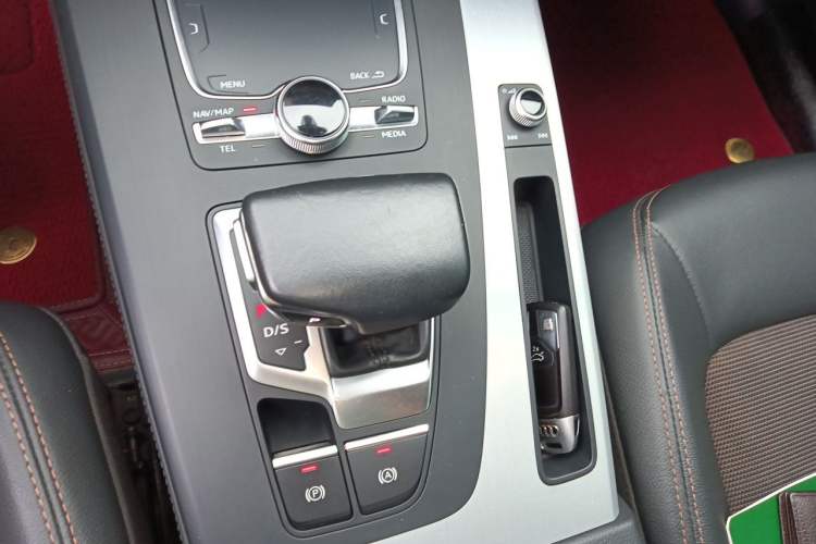 Used Audi Q5L 2018 40 TFSI Prestige Fashion Edition China VI Gear Lever