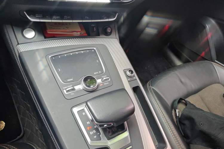 Used Audi Q5L 2018 45 TFSI Prestige Fashion Edition China V Emission Standard Gear Lever