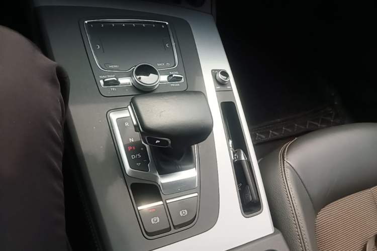 Used Audi Q5L 2018 40 TFSI Prestige Fashion Edition China VI Gear Lever
