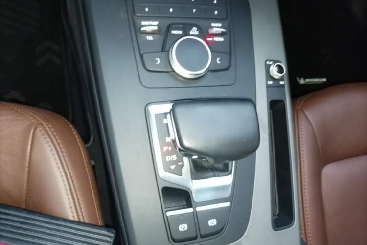 Used Audi Q5L 2018 40 TFSI Prestige Edition China V Gear Lever