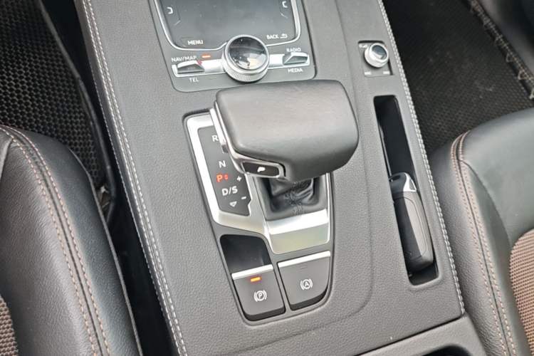 Used Audi Q5L 2018 40 TFSI Prestige Fashion Edition China V Gear Lever