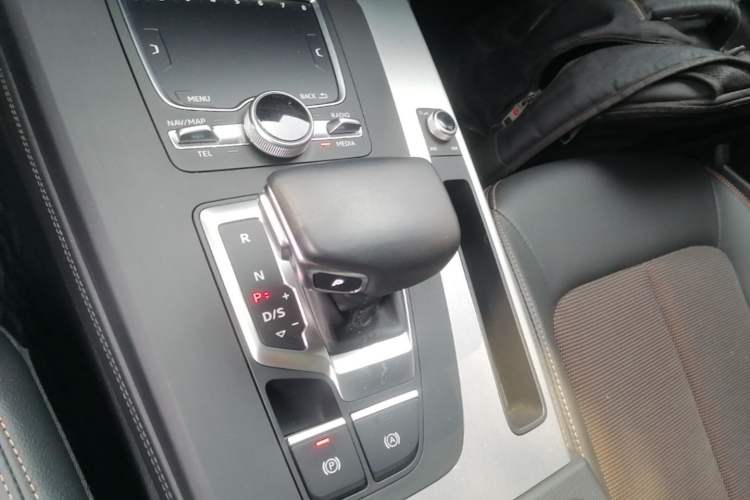 Used Audi Q5L 2018 40 TFSI Prestige Fashion Edition China VI Gear Lever
