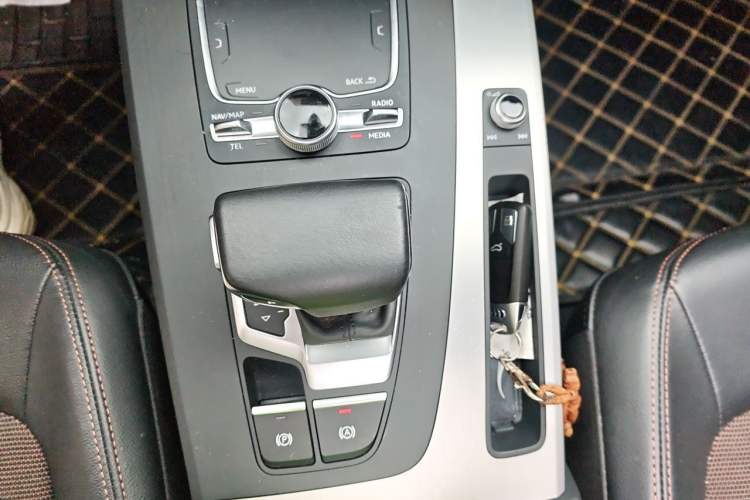 Used Audi Q5L 2018 40 TFSI Prestige Fashion Edition China V Gear Lever