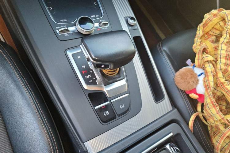 Used Audi Q5L 2018 45 TFSI Prestige Fashion Edition China V Emission Standard Gear Lever