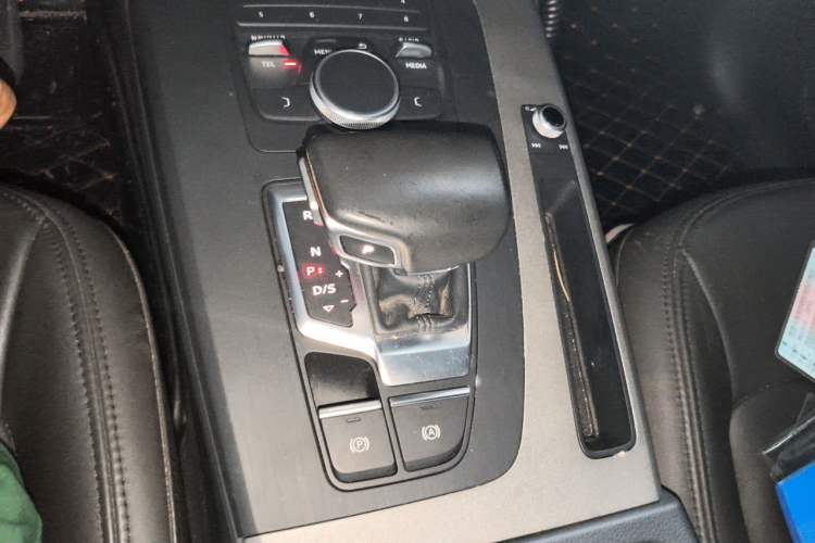Used Audi Q5L 2018 40 TFSI Prestige Edition China V Gear Lever