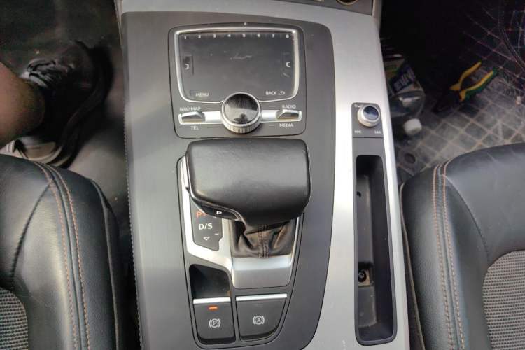 Used Audi Q5L 2018 40 TFSI Prestige Fashion Edition China VI Gear Lever