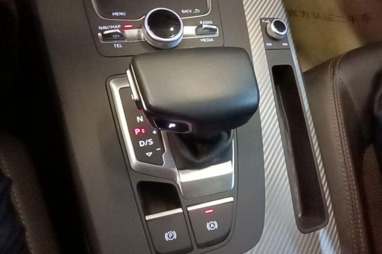 Used Audi Q5L 2018 45 TFSI Prestige Fashion Edition China V Emission Standard Gear Lever