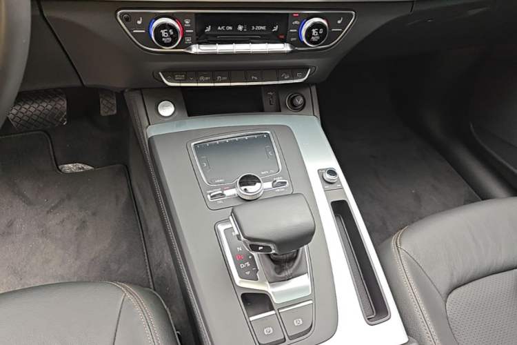 Used Audi Q5L 2018 40 TFSI Prestige Fashion Edition China VI Gear Lever