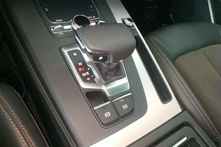 Used Audi Q5L 2018 40 TFSI Prestige Fashion Edition China VI Gear Lever