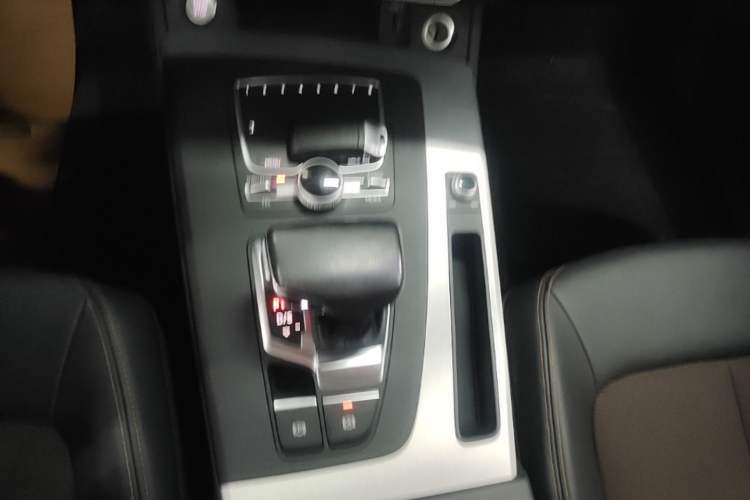 Used Audi Q5L 2018 40 TFSI Prestige Fashion Edition China VI Gear Lever