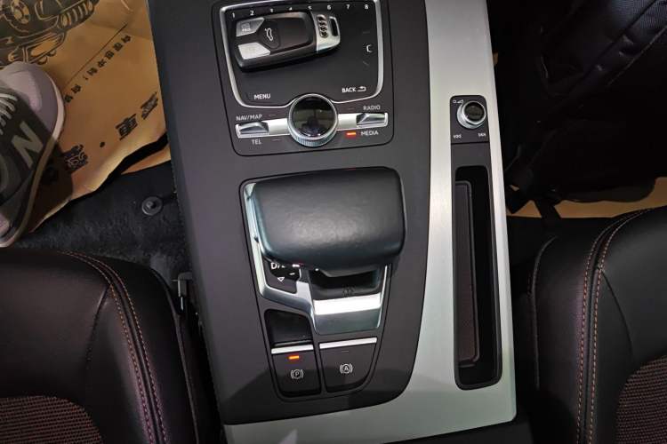 Used Audi Q5L 2018 40 TFSI Prestige Fashion Edition China V Gear Lever