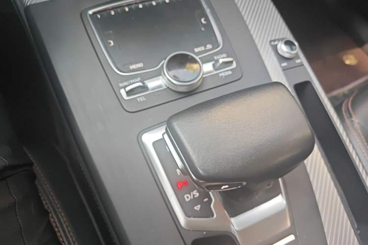 Used Audi Q5L 2018 45 TFSI Prestige Fashion Edition China V Emission Standard Gear Lever