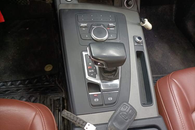 Used Audi Q5L 2018 40 TFSI Prestige Edition China V Gear Lever