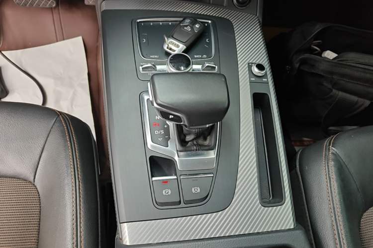 Used Audi Q5L 2018 45 TFSI Prestige Fashion Edition China VI Emission Standard Gear Lever