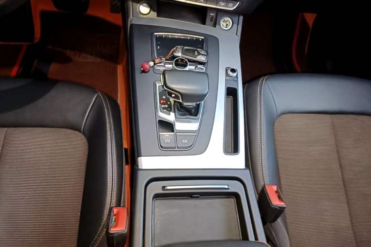 Used Audi Q5L 2018 40 TFSI Prestige Fashion Edition China V Gear Lever