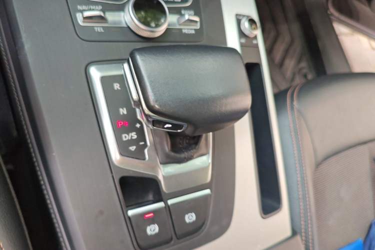 Used Audi Q5L 2018 40 TFSI Prestige Fashion Edition China VI Gear Lever